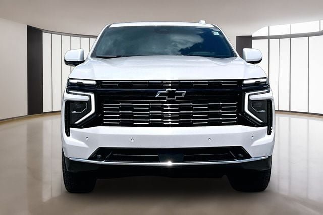 Used 2025 Chevrolet Tahoe High Country AWD/4WD image 2