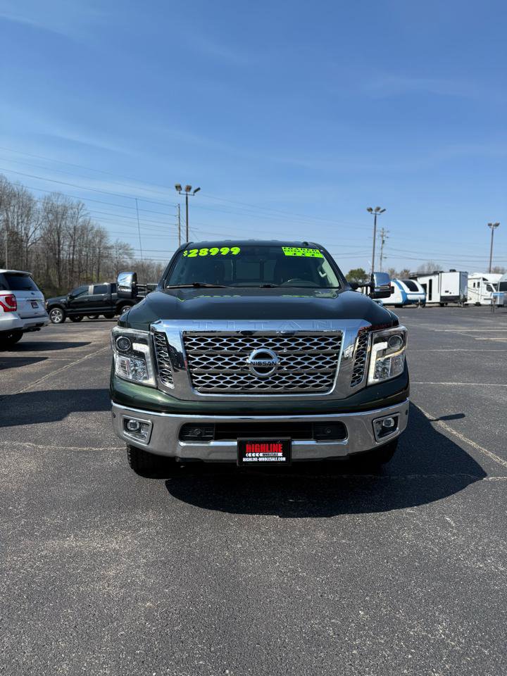 Used 2019 Nissan Titan SL w/ Chrome Package image 2