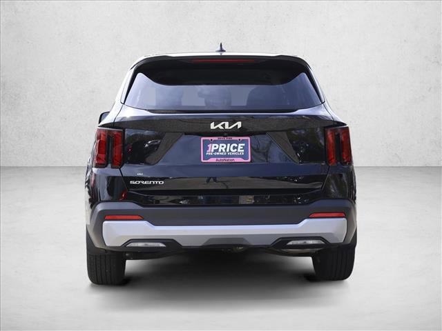 Used 2025 Kia Sorento LX FWD image 6