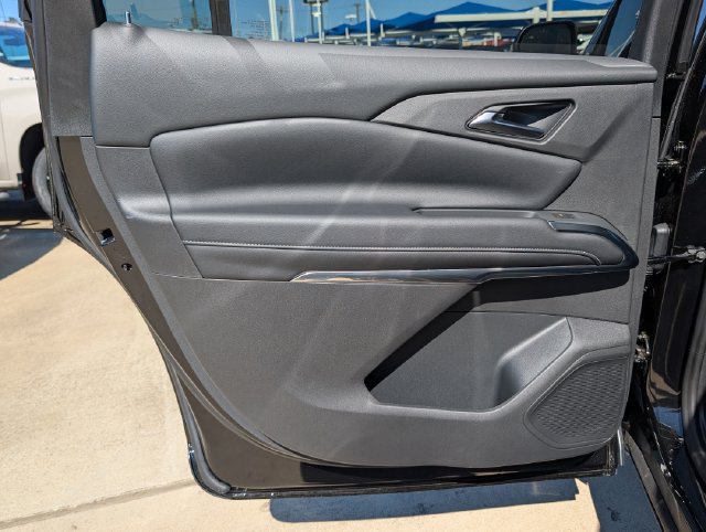 New 2027 Chevrolet Traverse LT w/ Sun and Wheel Package FWD image 9