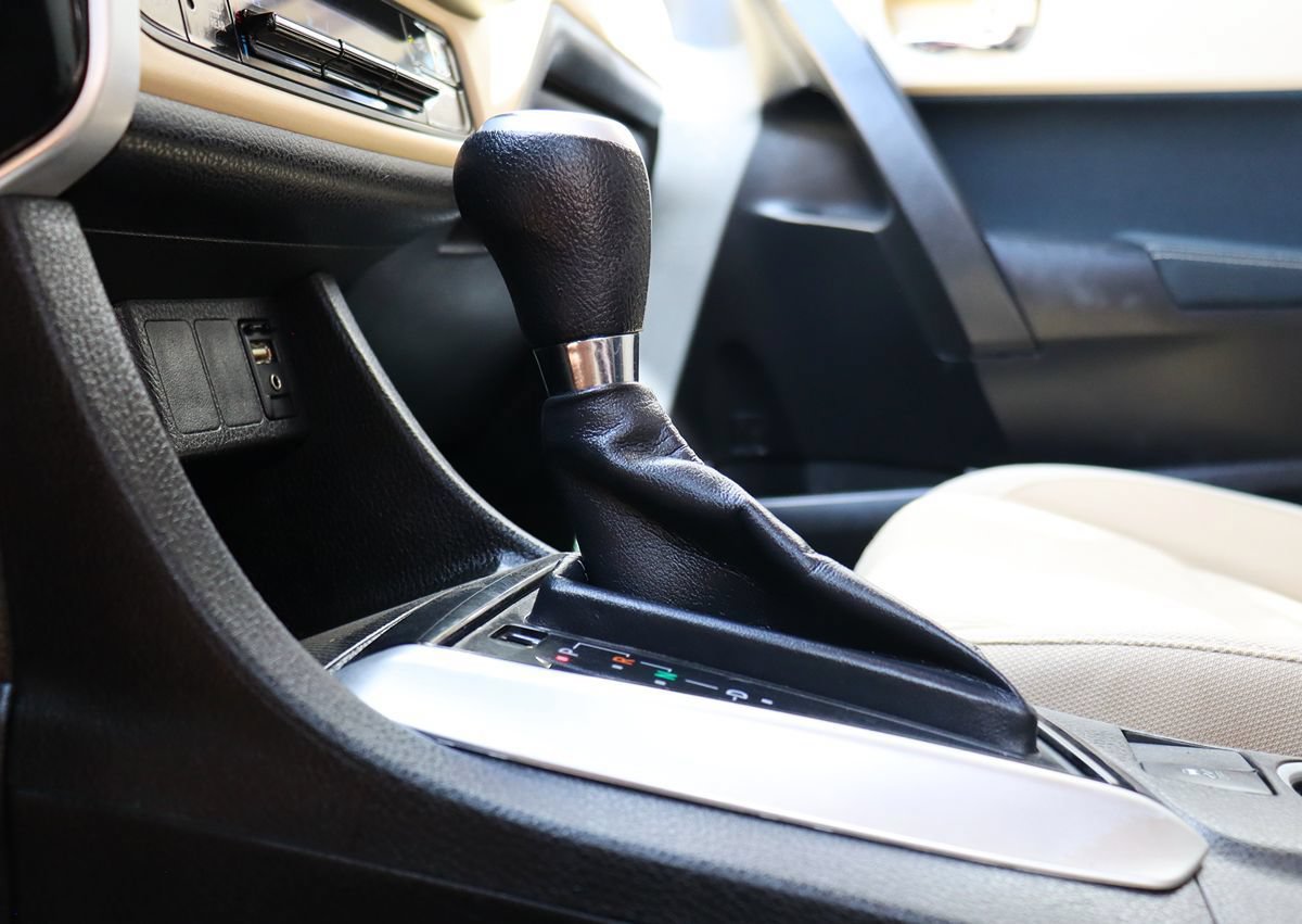 Used 2018 Toyota Corolla LE w/ Carpet Mat Package (TMS) FWD image 48