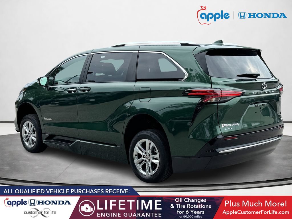 Used 2026 Toyota Sienna Limited FWD image 4