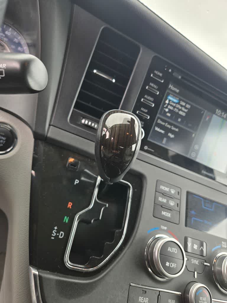 Used 2018 Toyota Sienna XLE w/ XLE Navigation Package FWD image 13