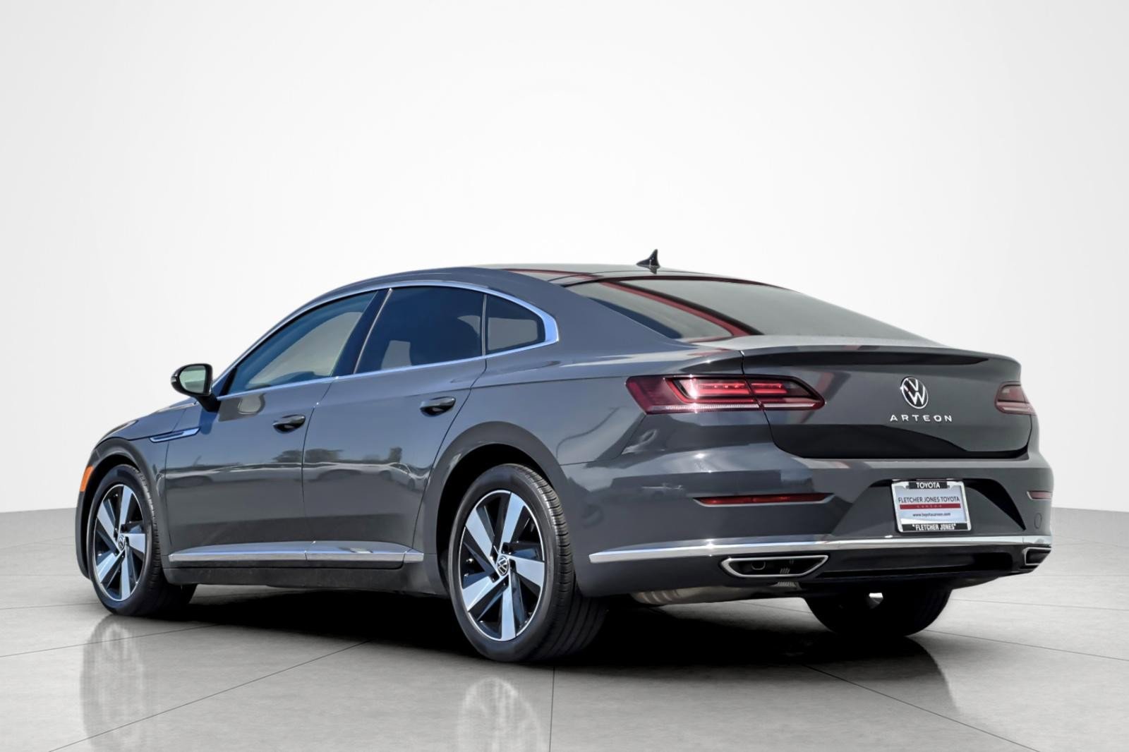 Used 2021 Volkswagen Arteon SE image 3