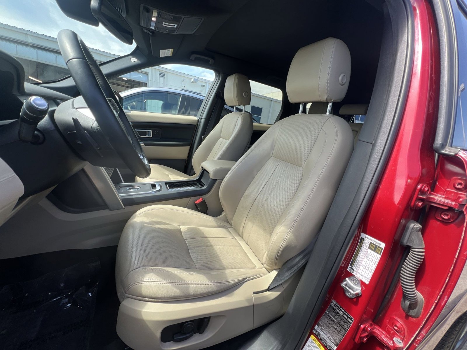 Used 2016 Land Rover Discovery Sport HSE image 21