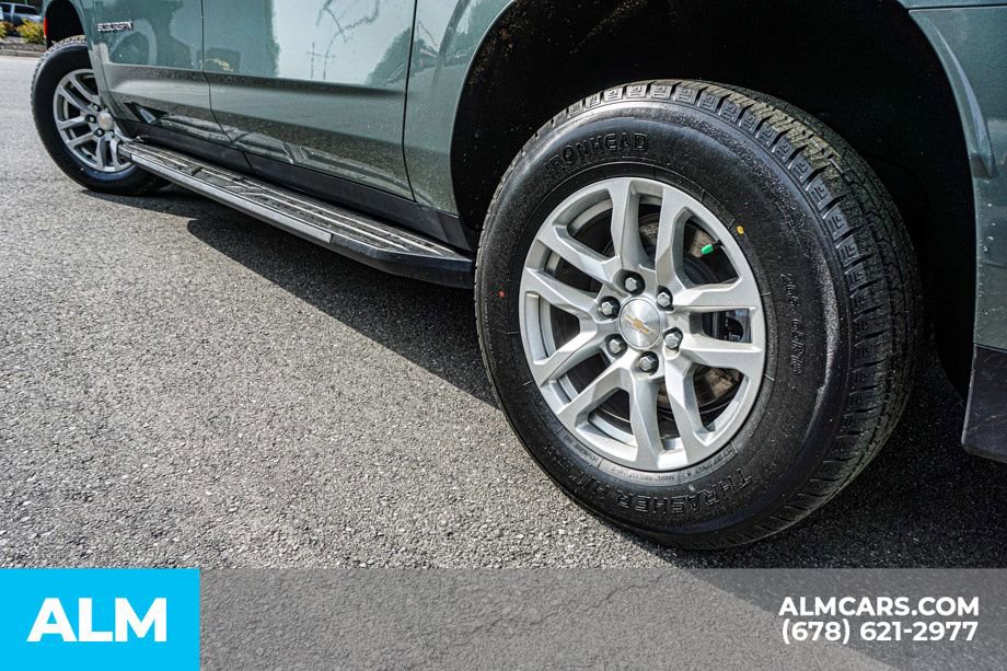 Used 2024 Chevrolet Suburban LT RWD image 16