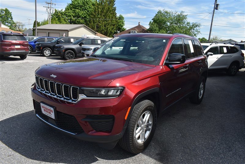 Used 2023 Jeep Grand Cherokee Laredo w/ Luxury Tech Group I AWD/4WD image 7