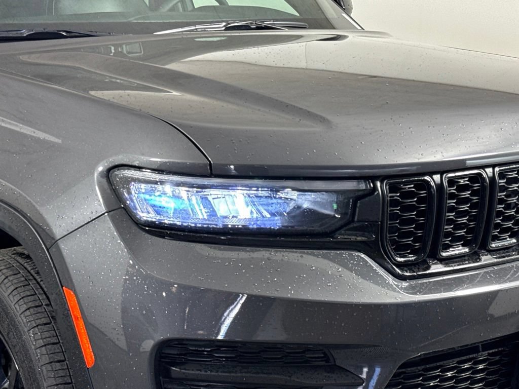 Certified 2025 Jeep Grand Cherokee Altitude AWD/4WD image 7