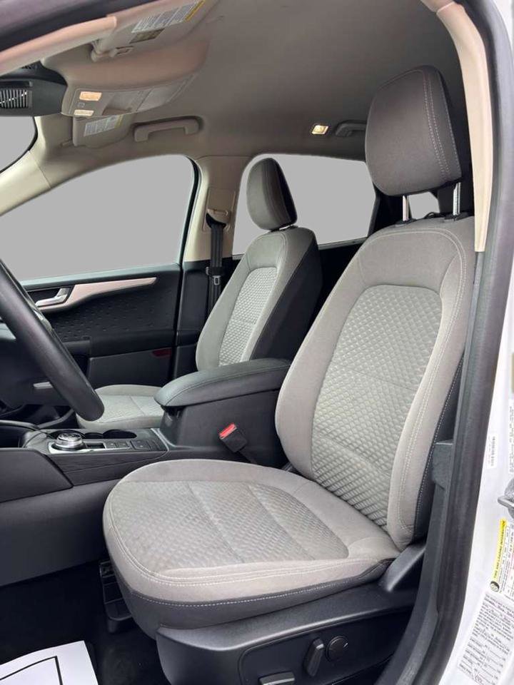 Used 2020 Ford Escape SE image 26