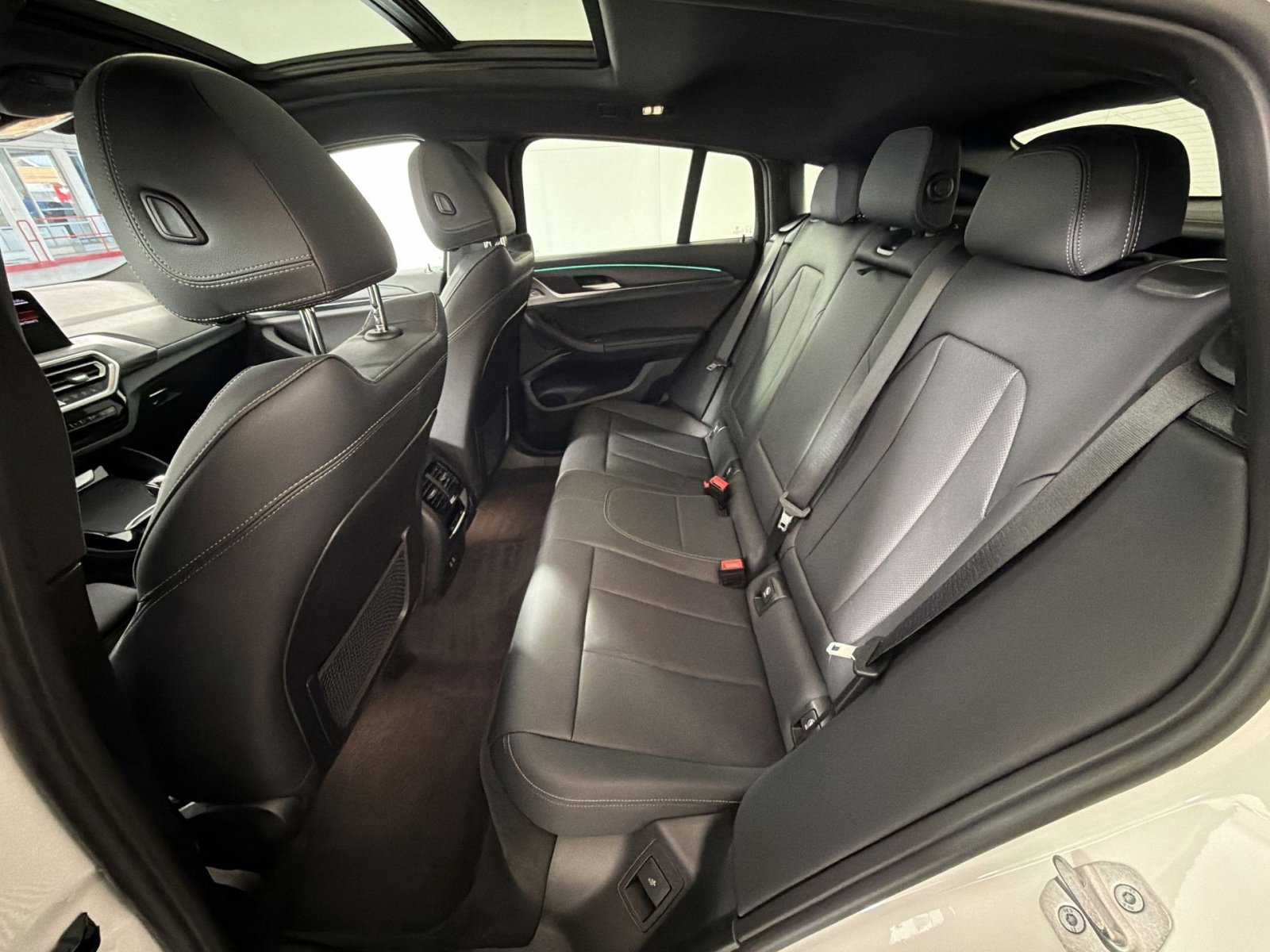 Used 2025 BMW X4 xDrive30i w/ Premium Package image 25