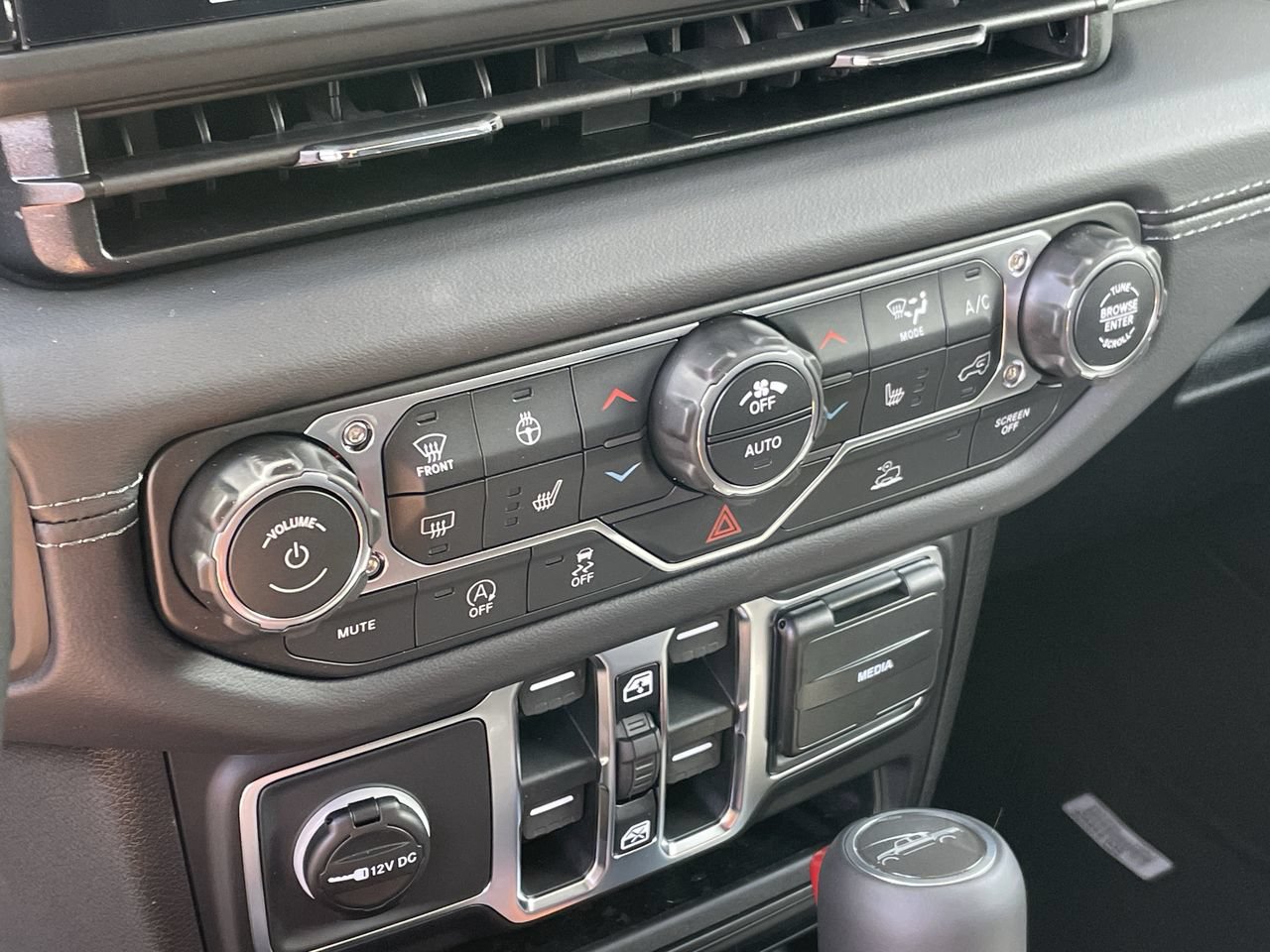 New 2026 Jeep Gladiator Sport AWD/4WD image 16