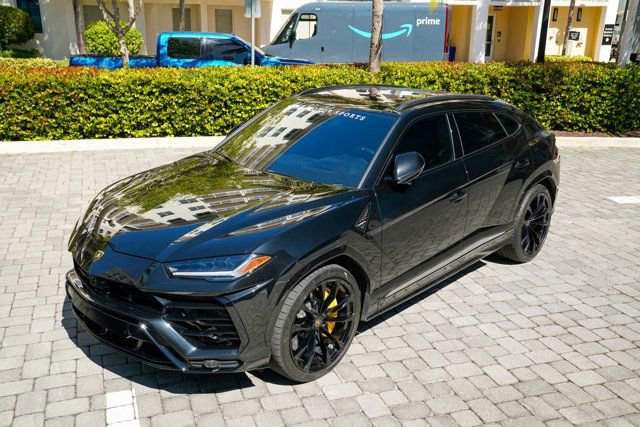 Used 2022 Lamborghini Urus image 11