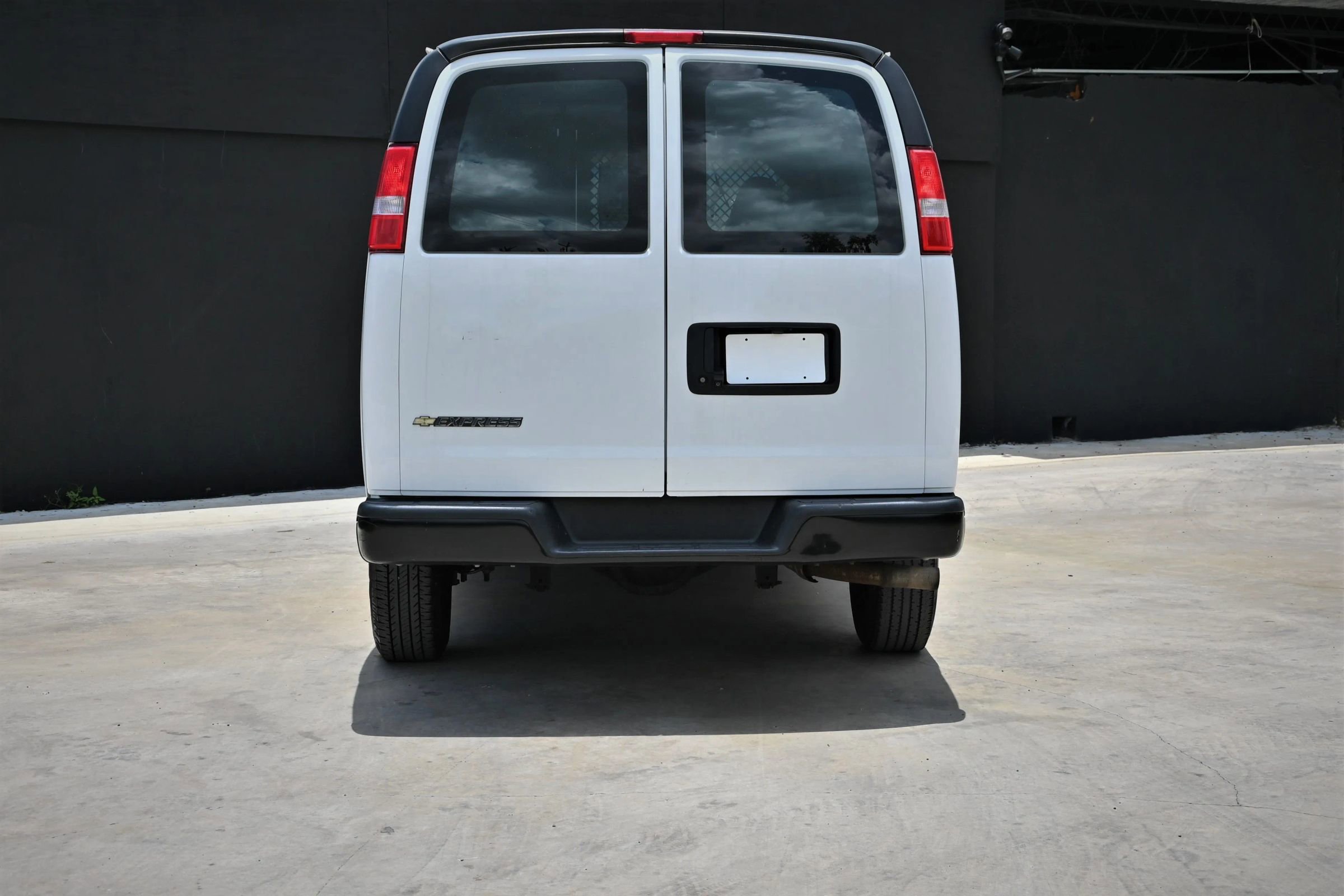 Used 2021 Chevrolet Express 2500 w/ Driver Convenience Package RWD image 5