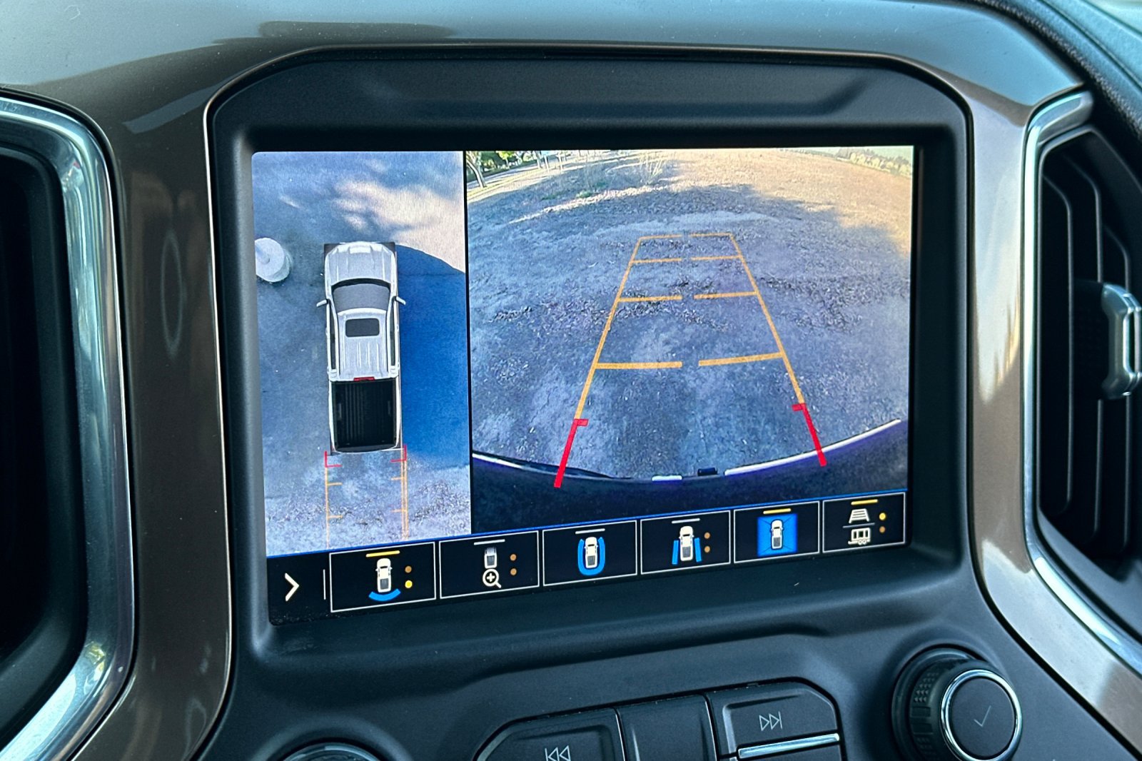 Used 2020 Chevrolet Silverado 1500 High Country w/ Technology Package AWD/4WD image 19