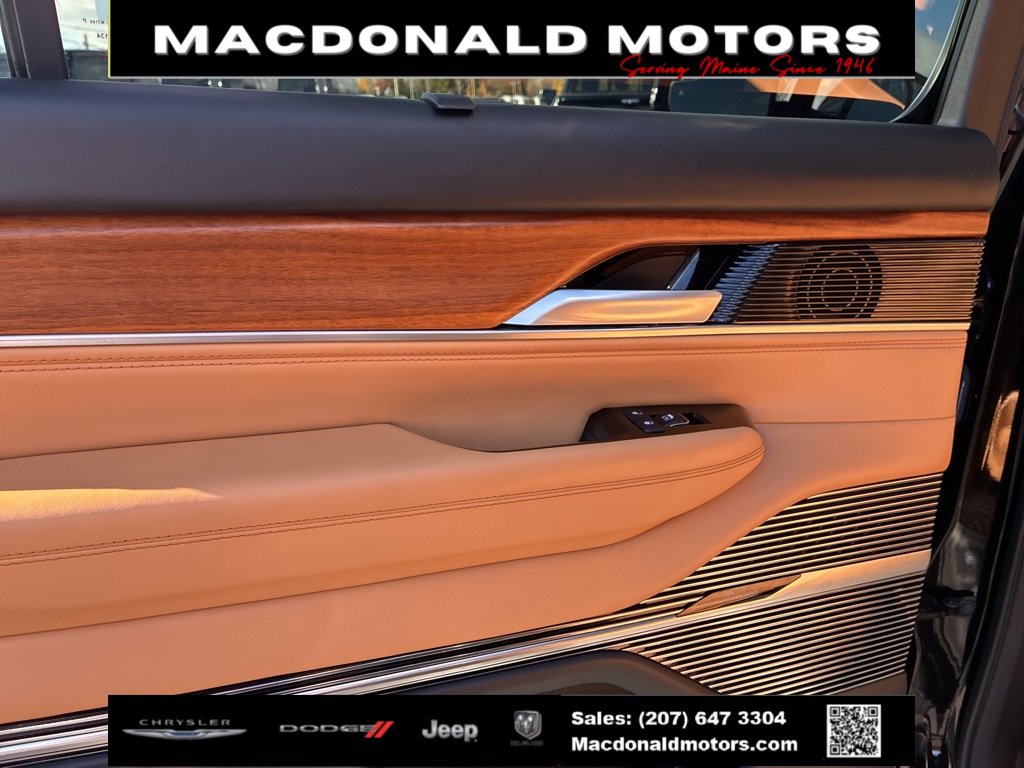 Used 2024 Jeep Grand Wagoneer Series III w/ HD Trailer Tow Package image 10