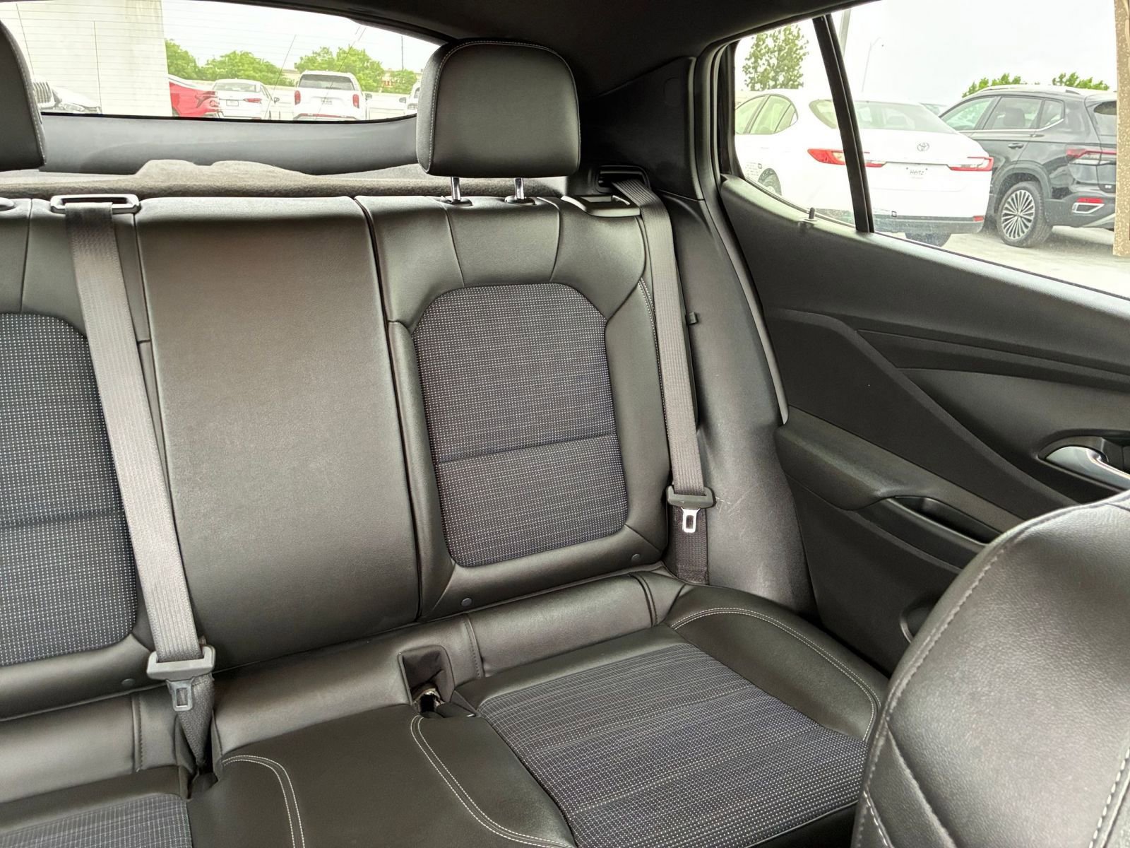 Used 2025 Buick Envista Preferred image 36