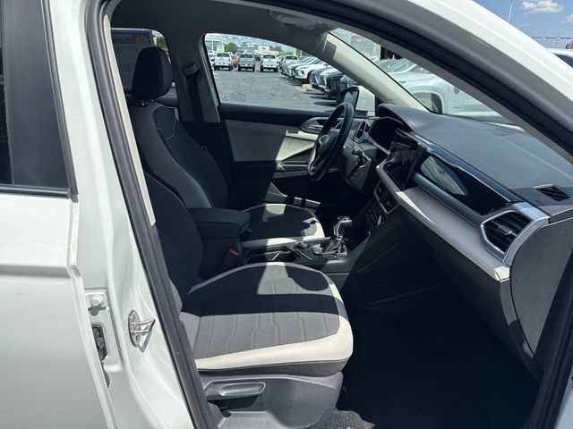 Used 2025 Volkswagen Taos SE AWD/4WD image 17