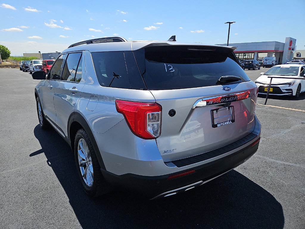 Used 2021 Ford Explorer XLT w/ Equipment Group 202A image 3