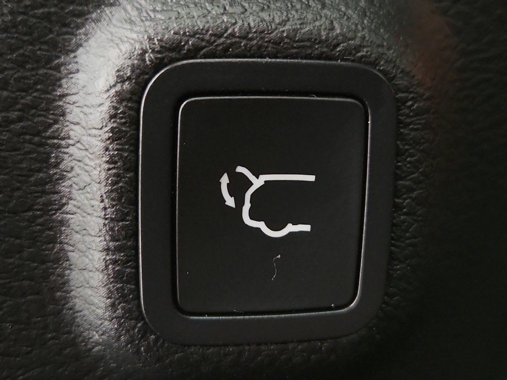 Used 2019 Jeep Cherokee Limited AWD/4WD image 39