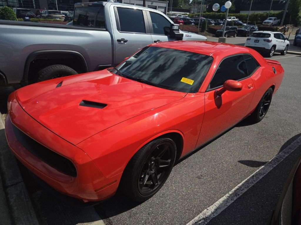 Used 2018 Dodge Challenger SXT RWD image 1