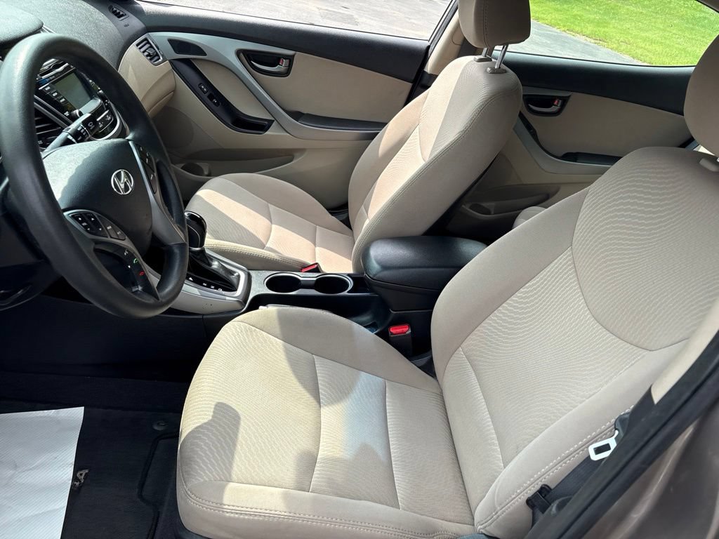 Used 2015 Hyundai Elantra SE w/ Option Group 02 FWD image 9