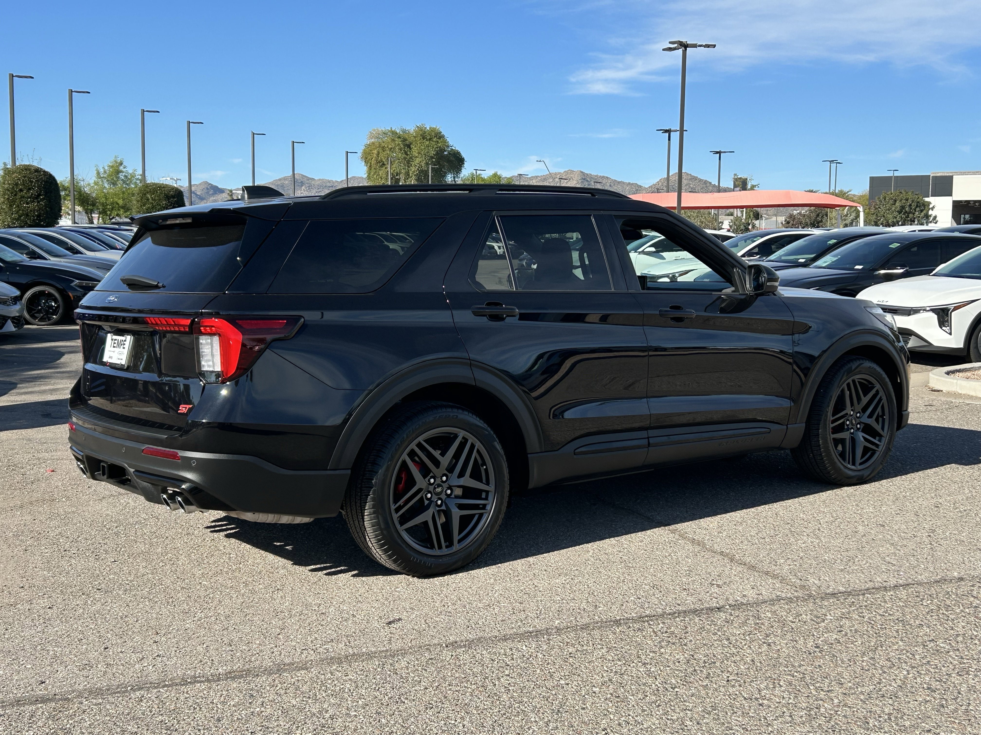 Used 2025 Ford Explorer ST image 5