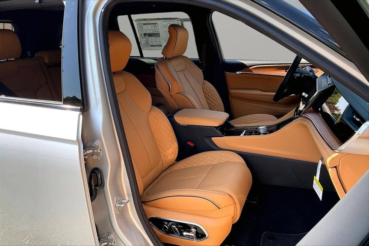 New 2026 Jeep Grand Cherokee Summit w/ Obsidian Package AWD/4WD image 21