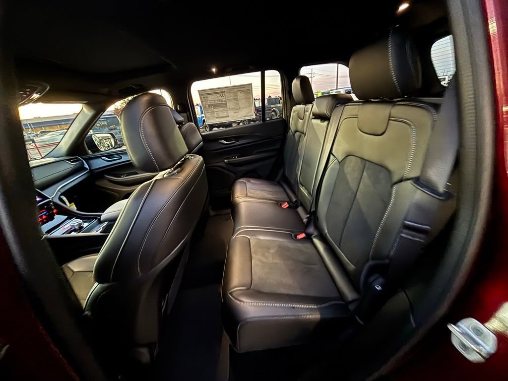 New 2025 Jeep Grand Cherokee Altitude image 12