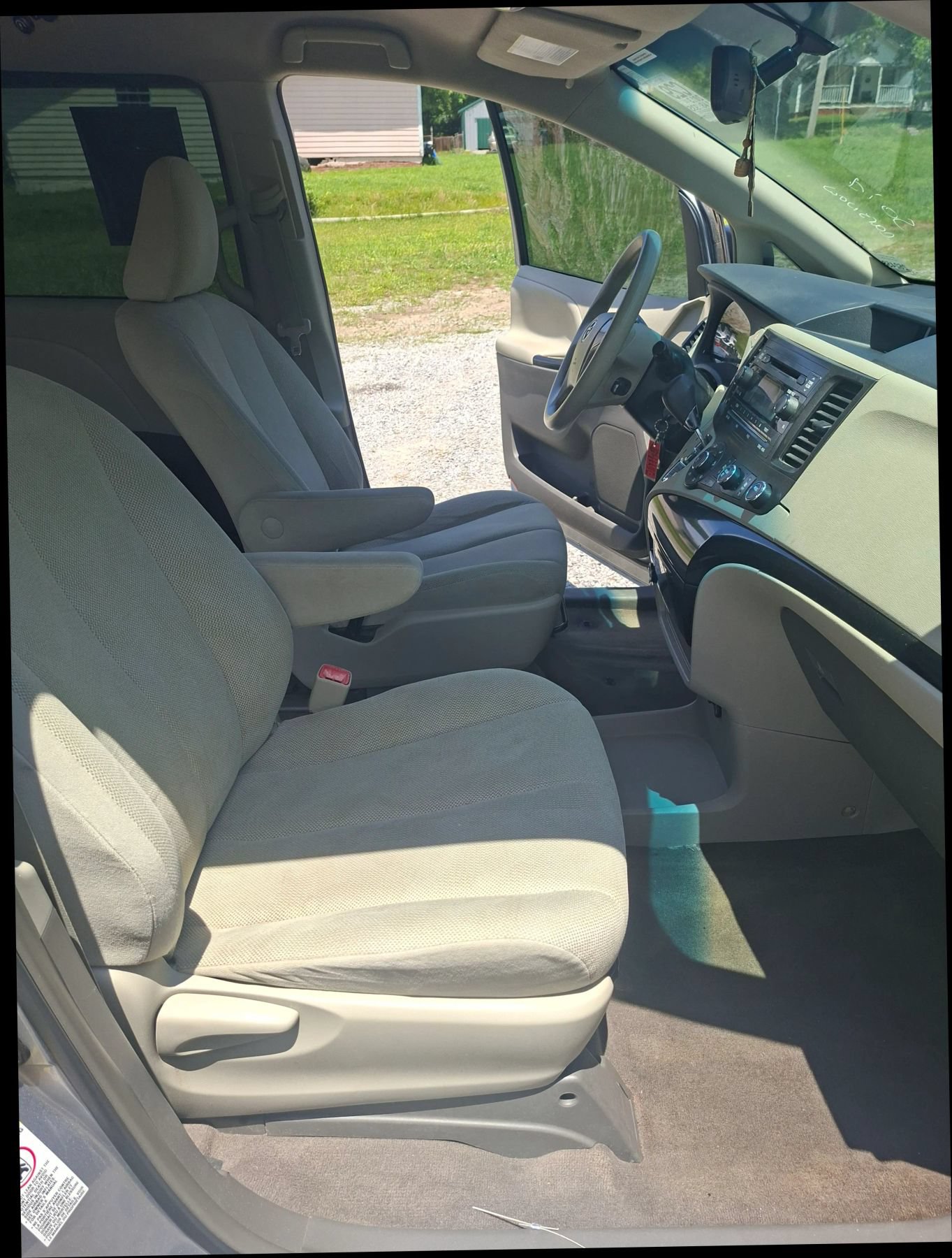 Used 2013 Toyota Sienna L FWD image 10