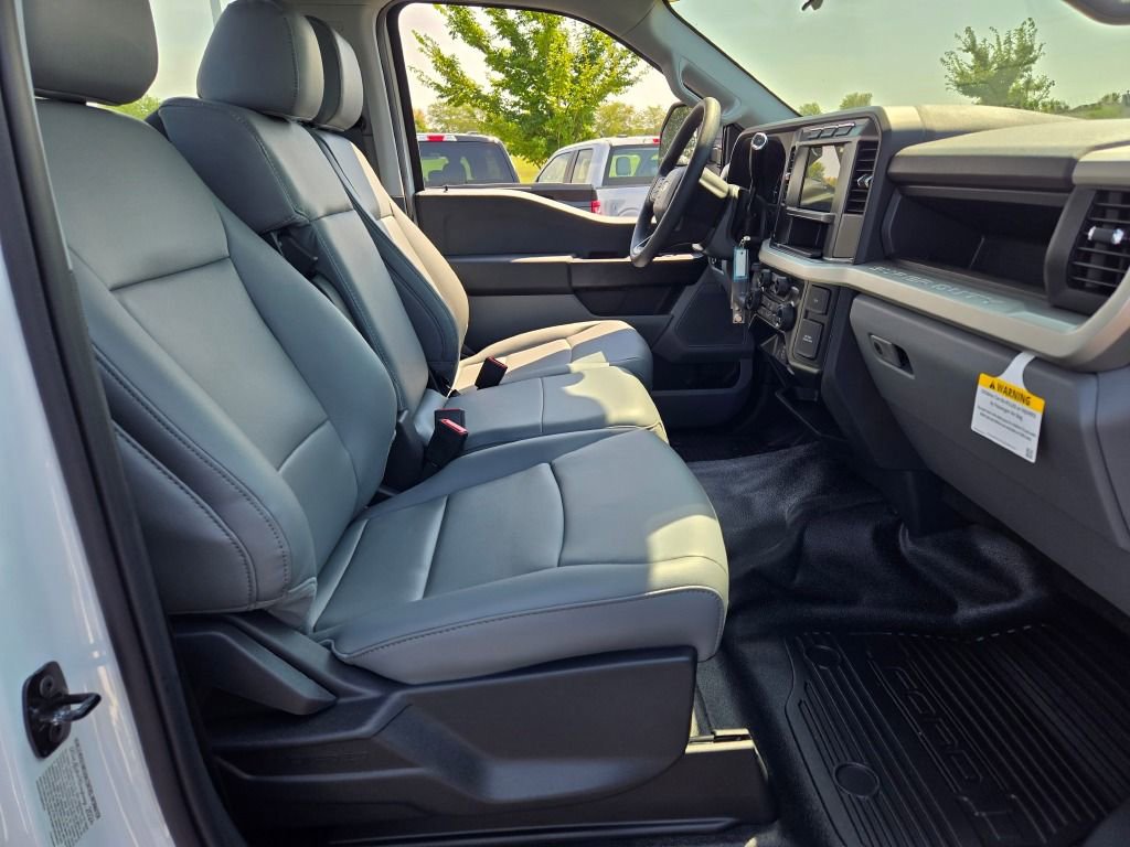 New 2024 Ford F550 4x4 Regular Cab Super Duty image 6