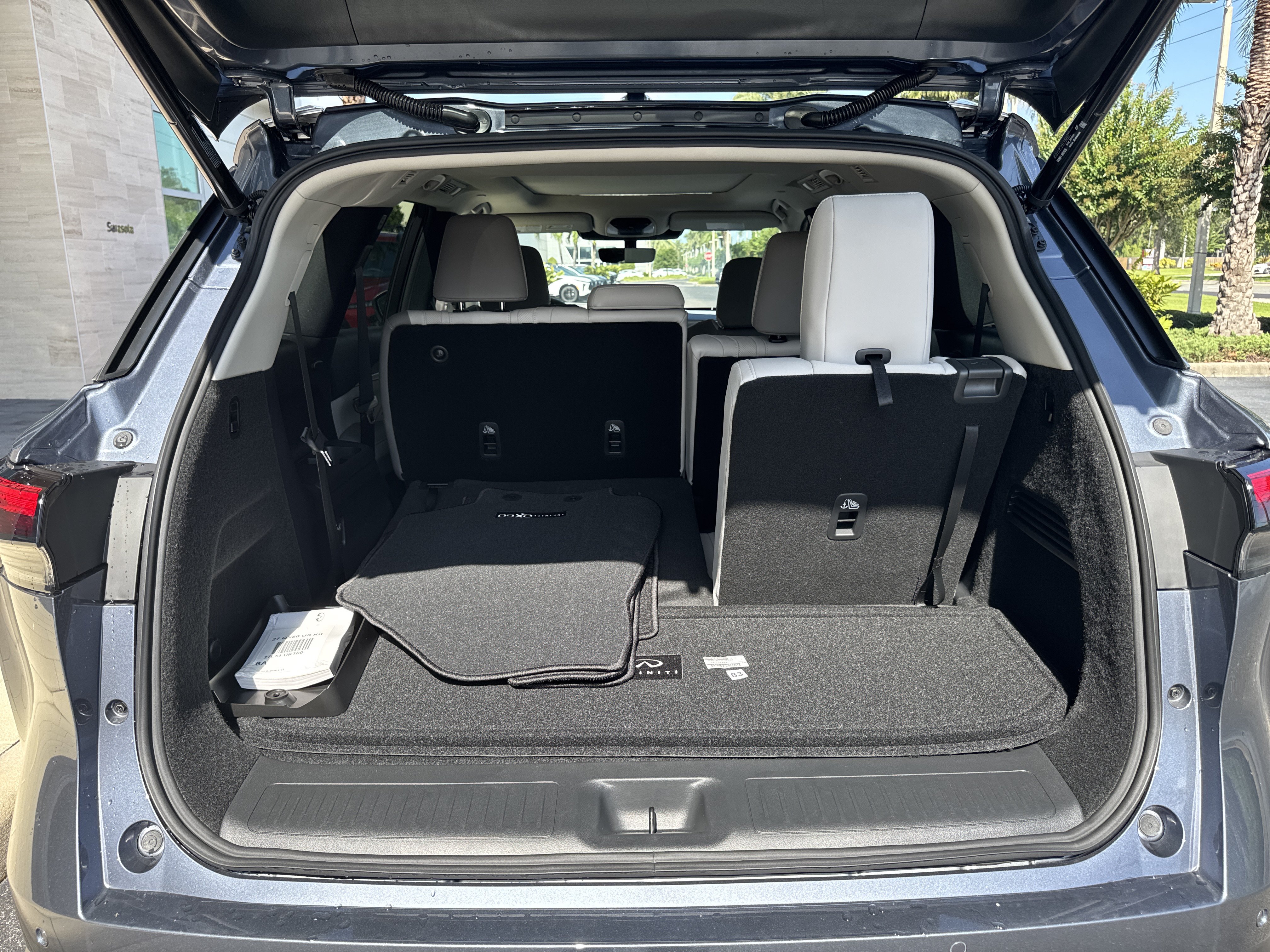 New 2027 INFINITI QX60 Luxe w/ Cargo Package FWD image 6