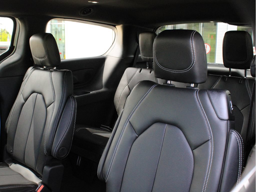 New 2027 Chrysler Pacifica Select w/ Family Tech Group FWD image 29