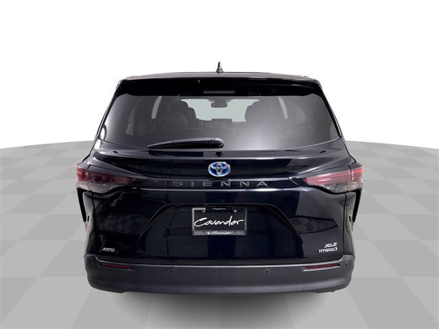 Used 2024 Toyota Sienna XLE image 7