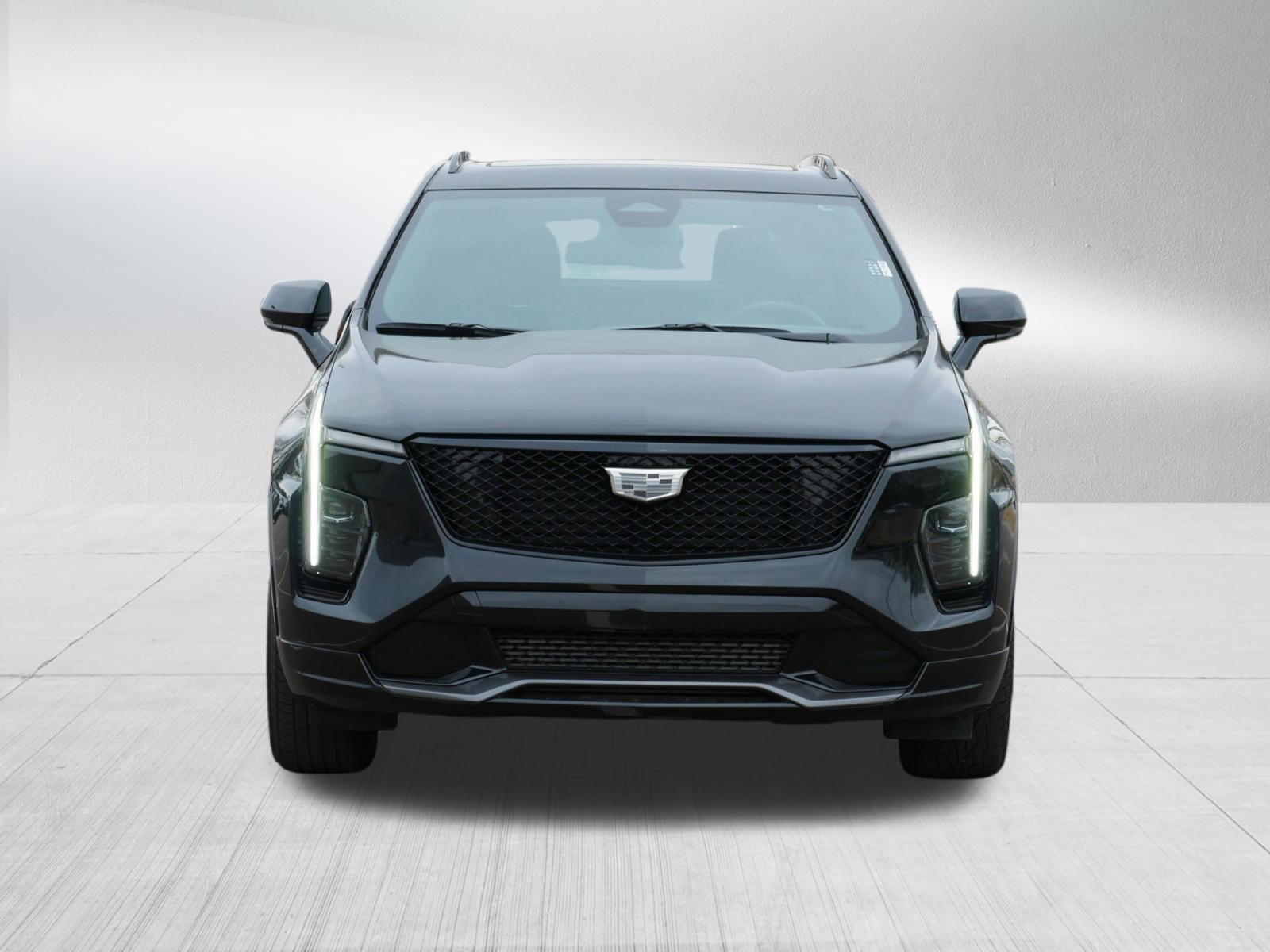 Used 2024 Cadillac XT4 Sport image 2