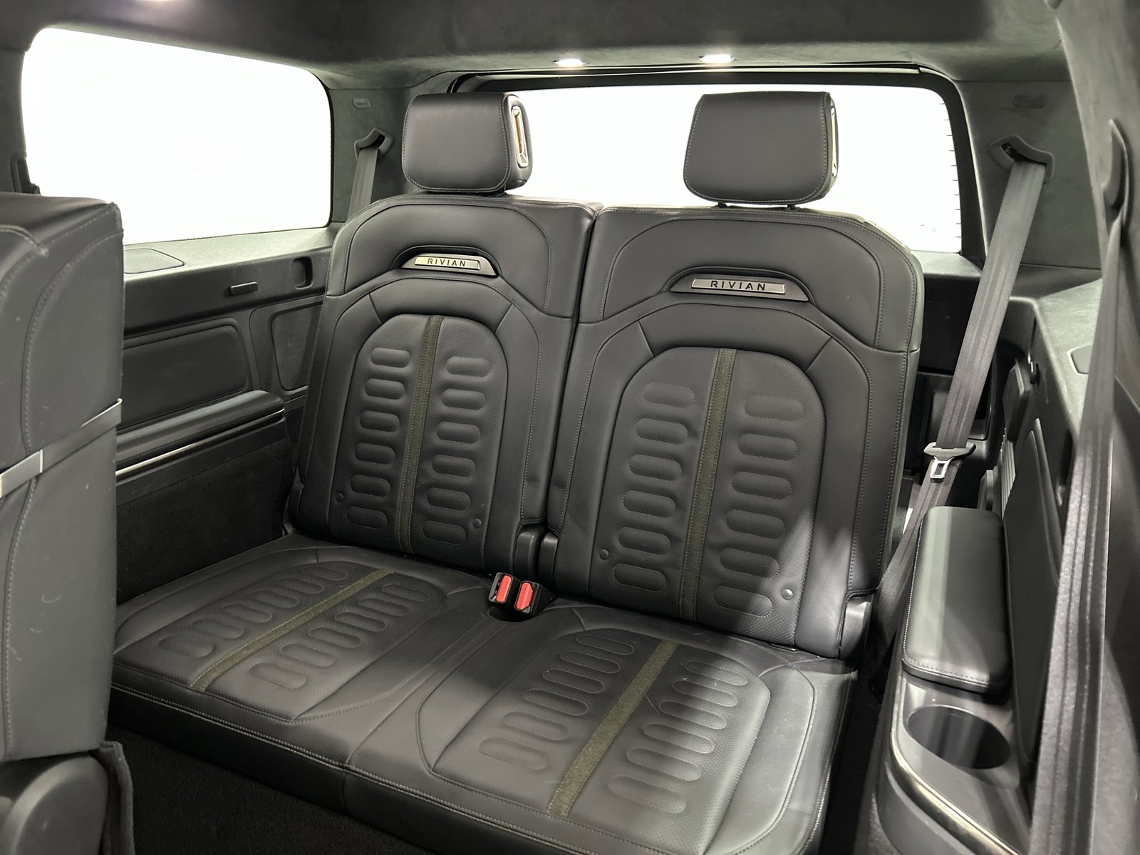 Used 2023 Rivian R1S Adventure AWD/4WD image 18