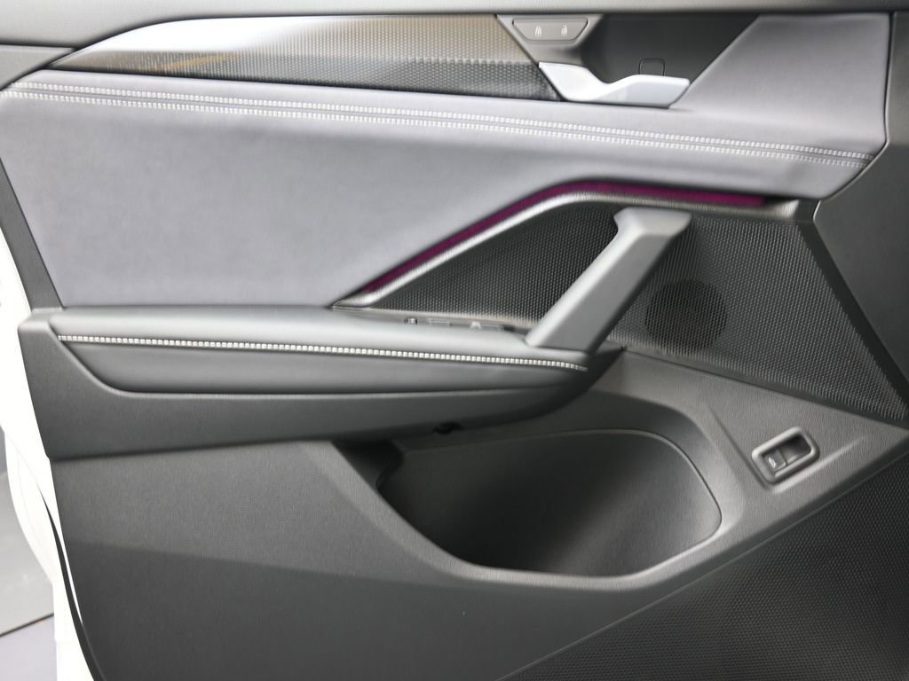 New 2026 Volkswagen Tiguan SE R-Line image 23