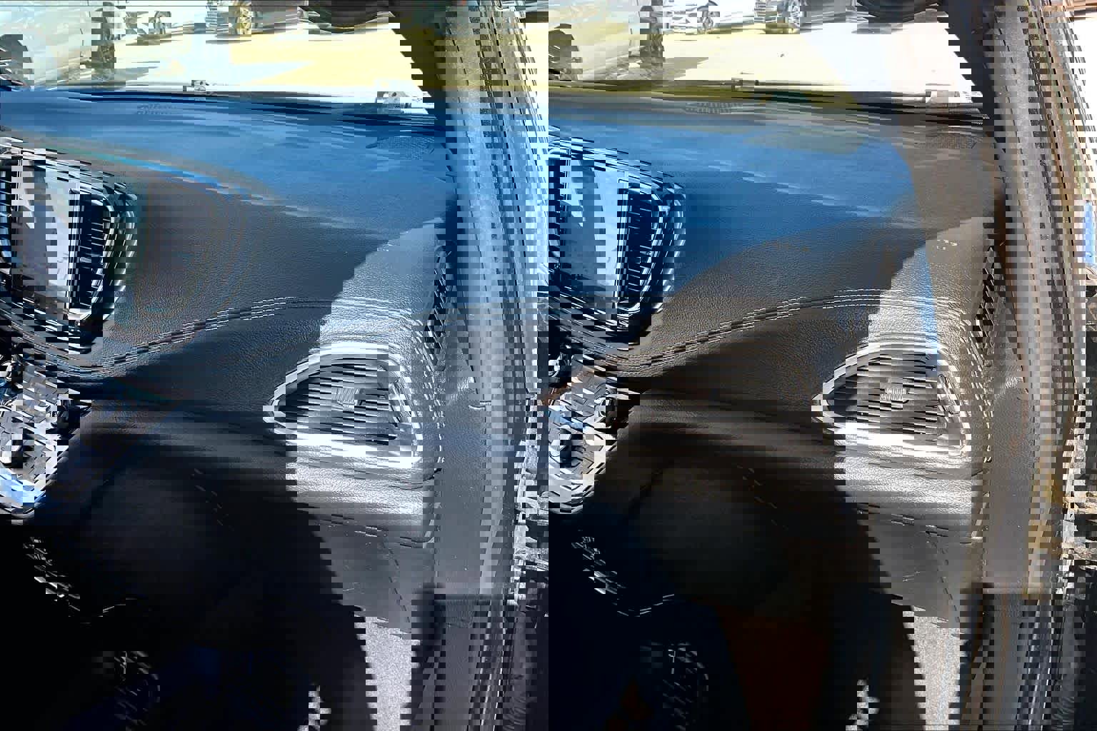 Used 2023 Chrysler Pacifica Touring image 19