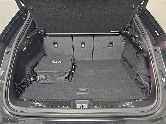 Certified 2025 Porsche Macan 4S Electric AWD/4WD image 13
