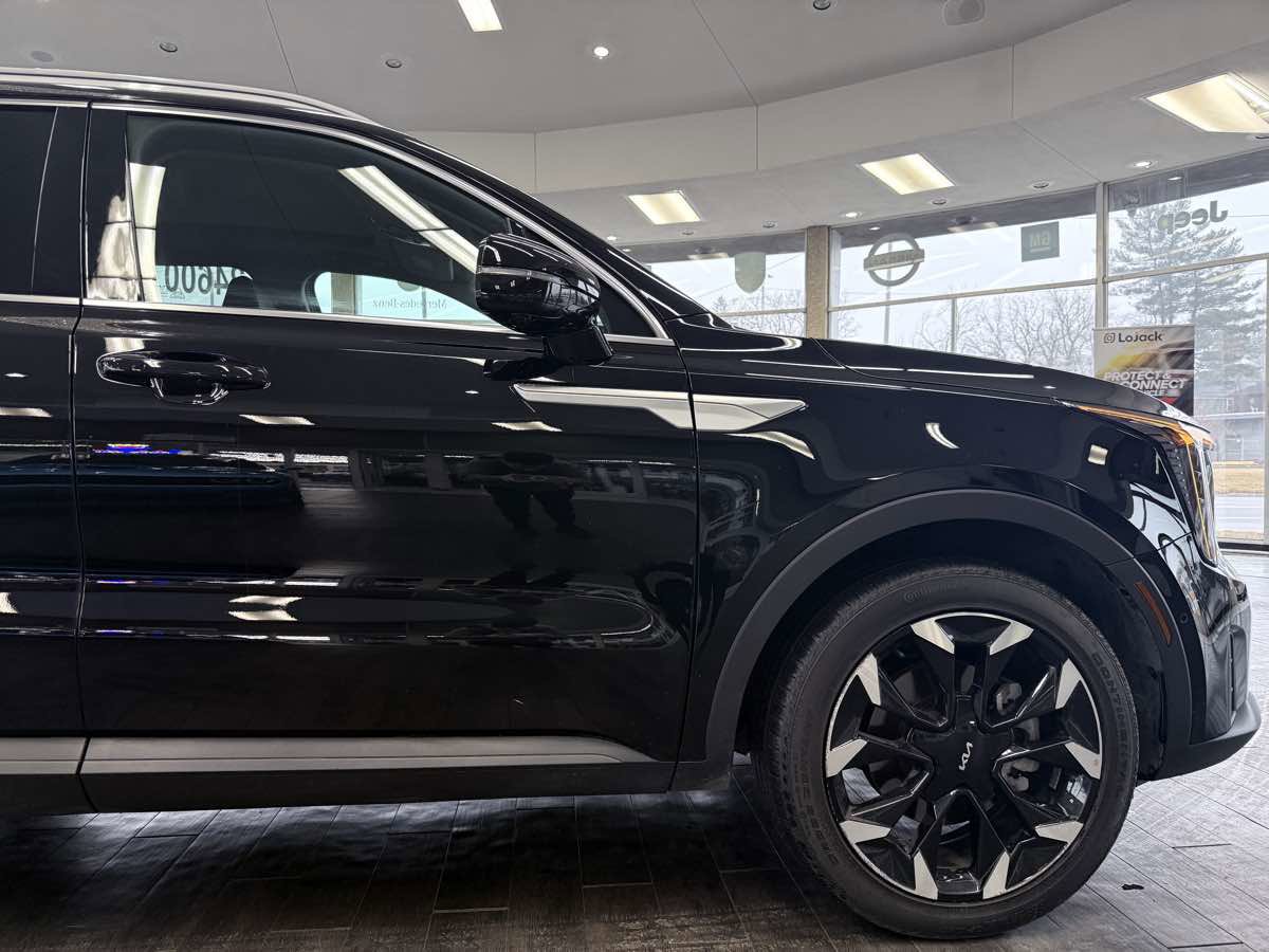 Used 2025 Kia Sorento SX image 6