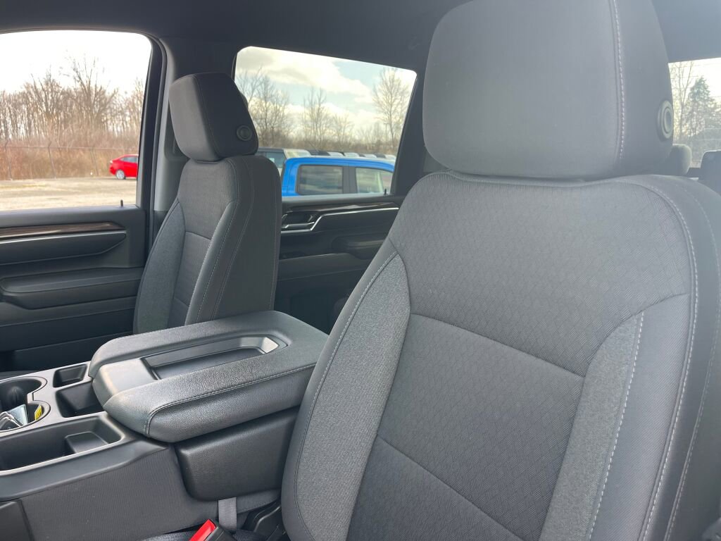 Used 2025 Chevrolet Silverado 2500 LT w/ Safety Package image 6