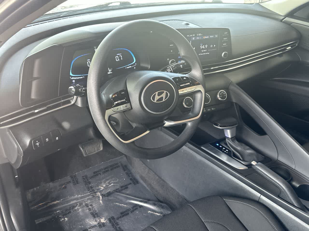 Used 2026 Hyundai Elantra SE FWD image 13