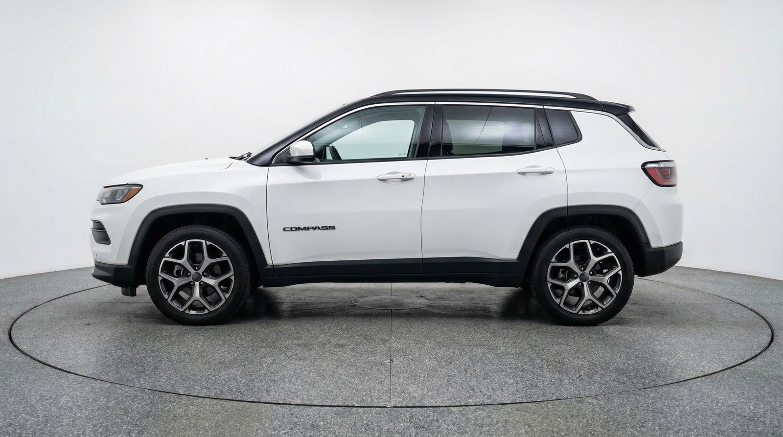 Used 2025 Jeep Compass Limited AWD/4WD image 5