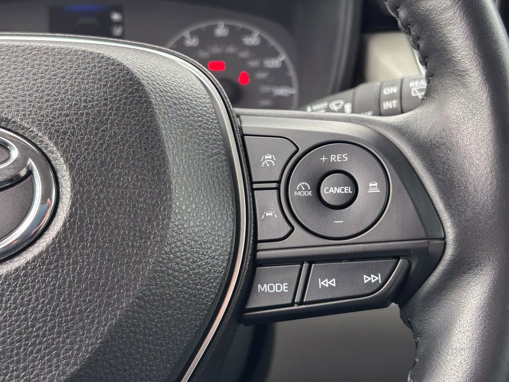 Certified 2023 Toyota Corolla Cross LE image 29