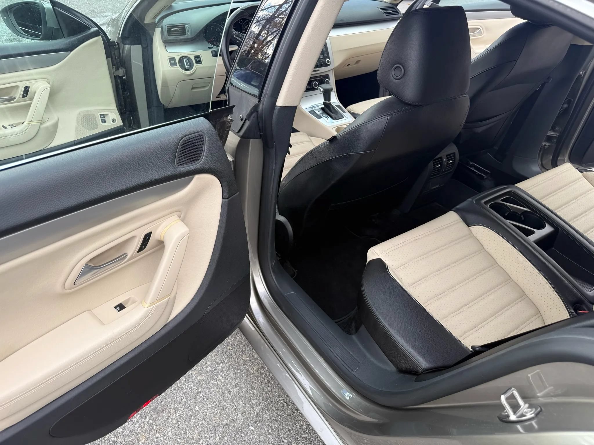 Used 2009 Volkswagen CC Sport FWD image 15