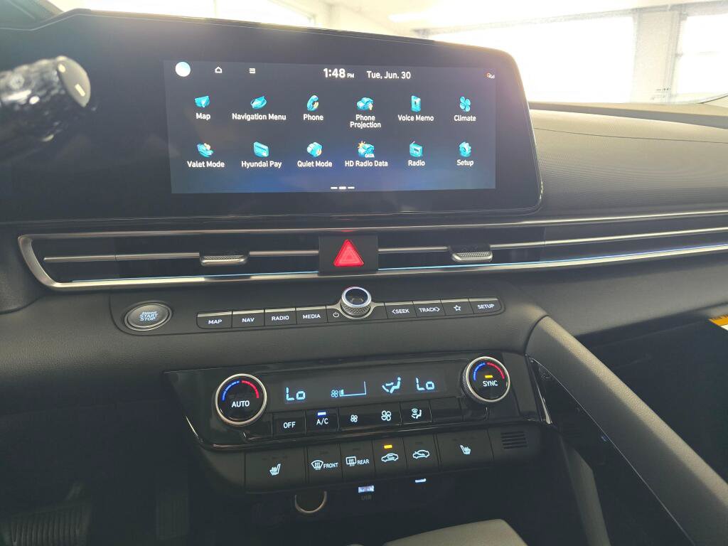 New 2026 Hyundai Elantra Limited FWD image 23