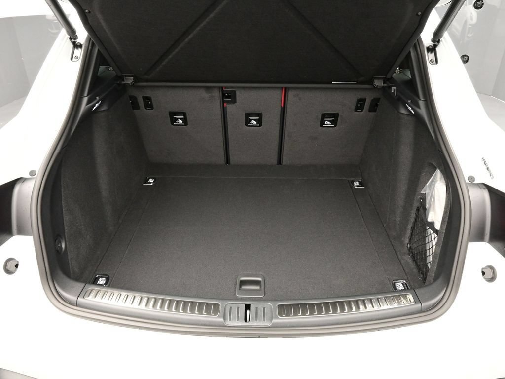 Certified 2026 Porsche Macan AWD/4WD image 16