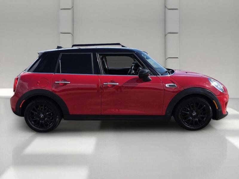 Used 2020 MINI Cooper 4-Door Hardtop FWD image 6