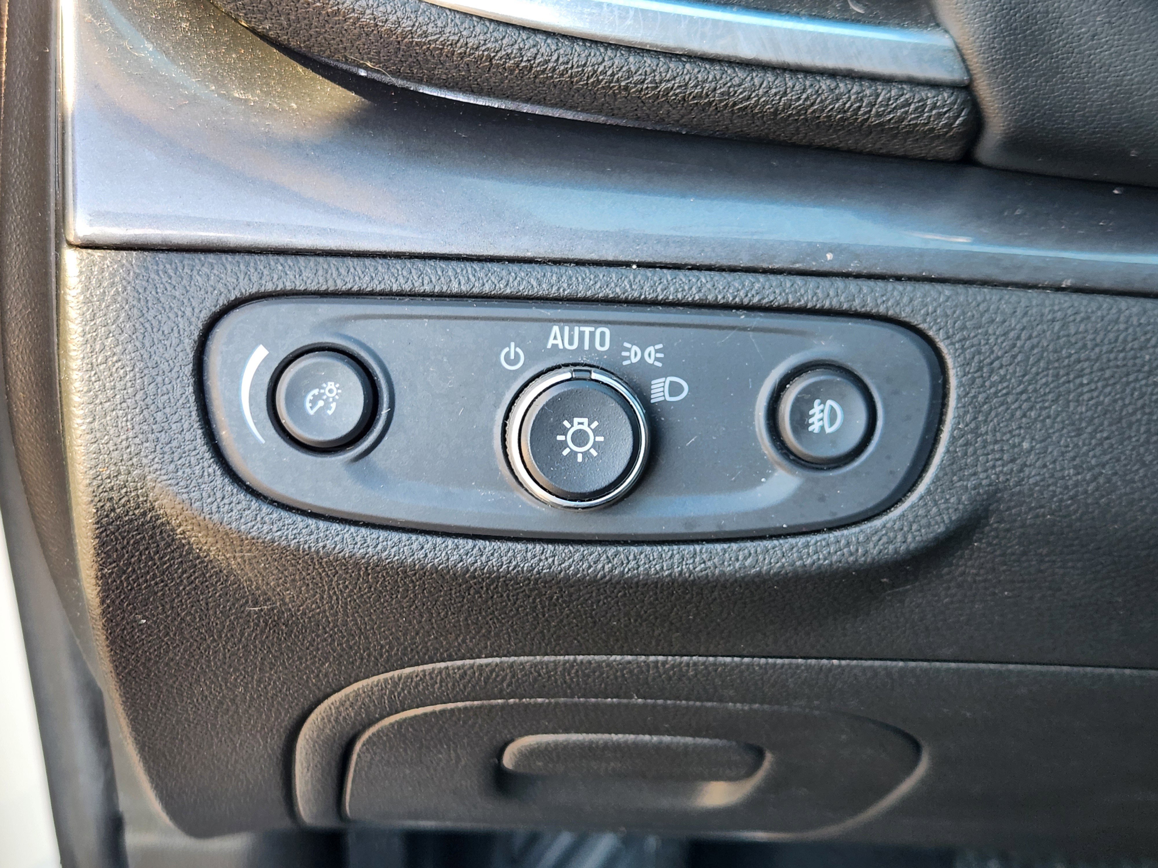 Used 2019 Buick Encore Essence w/ Experience Buick Package image 24