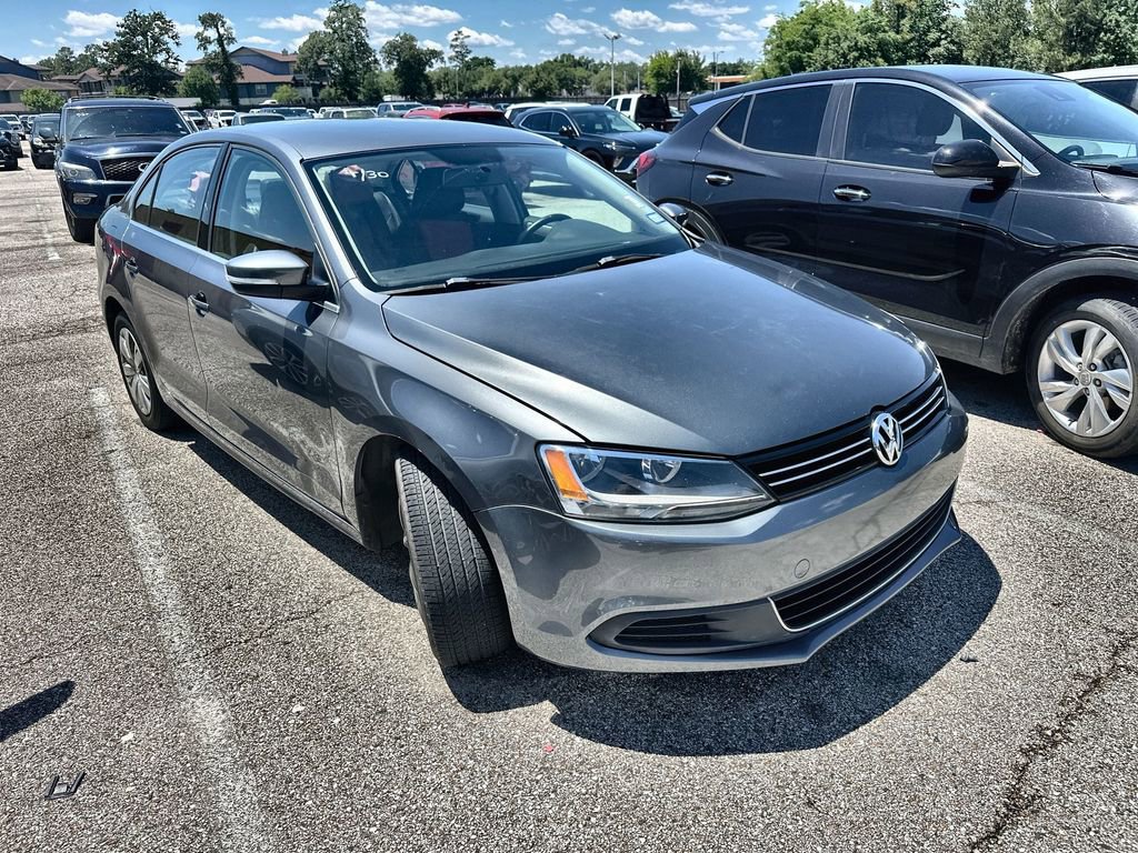 Used 2013 Volkswagen Jetta SE FWD image 3