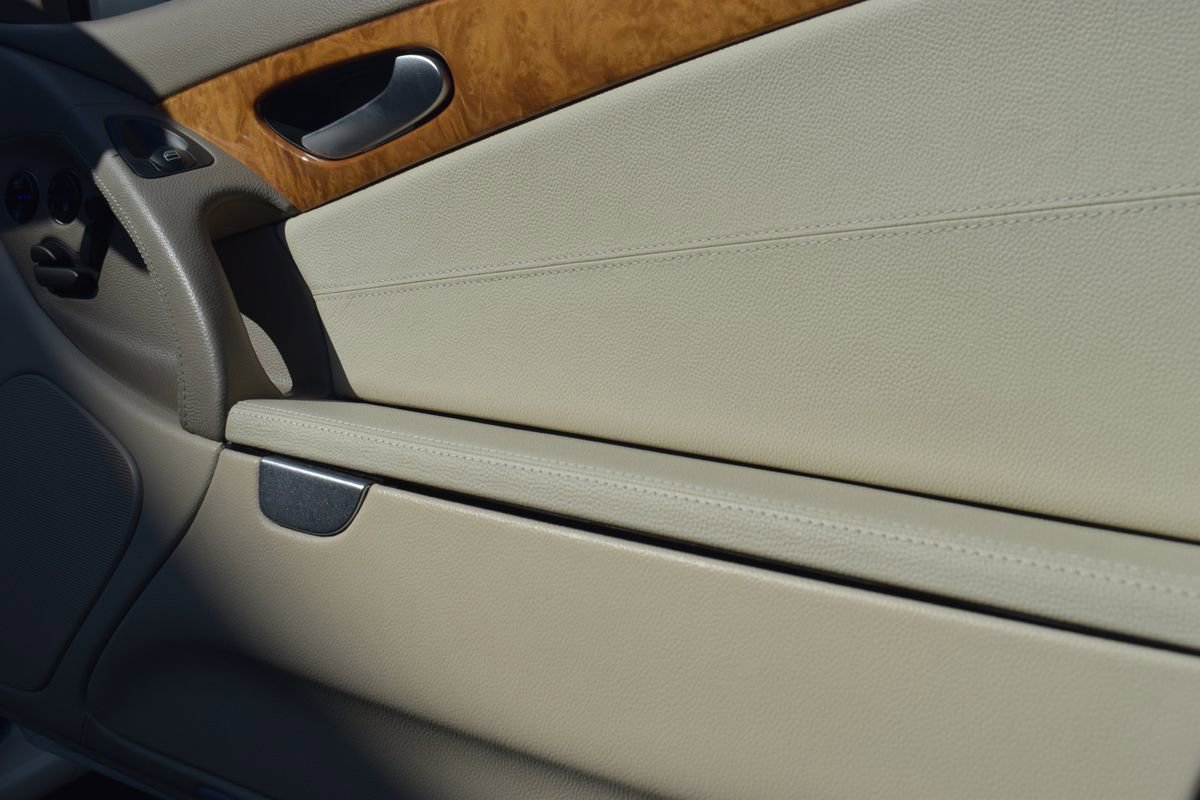 Used 2004 Mercedes-Benz SL 500 w/ Comfort Pkg image 44